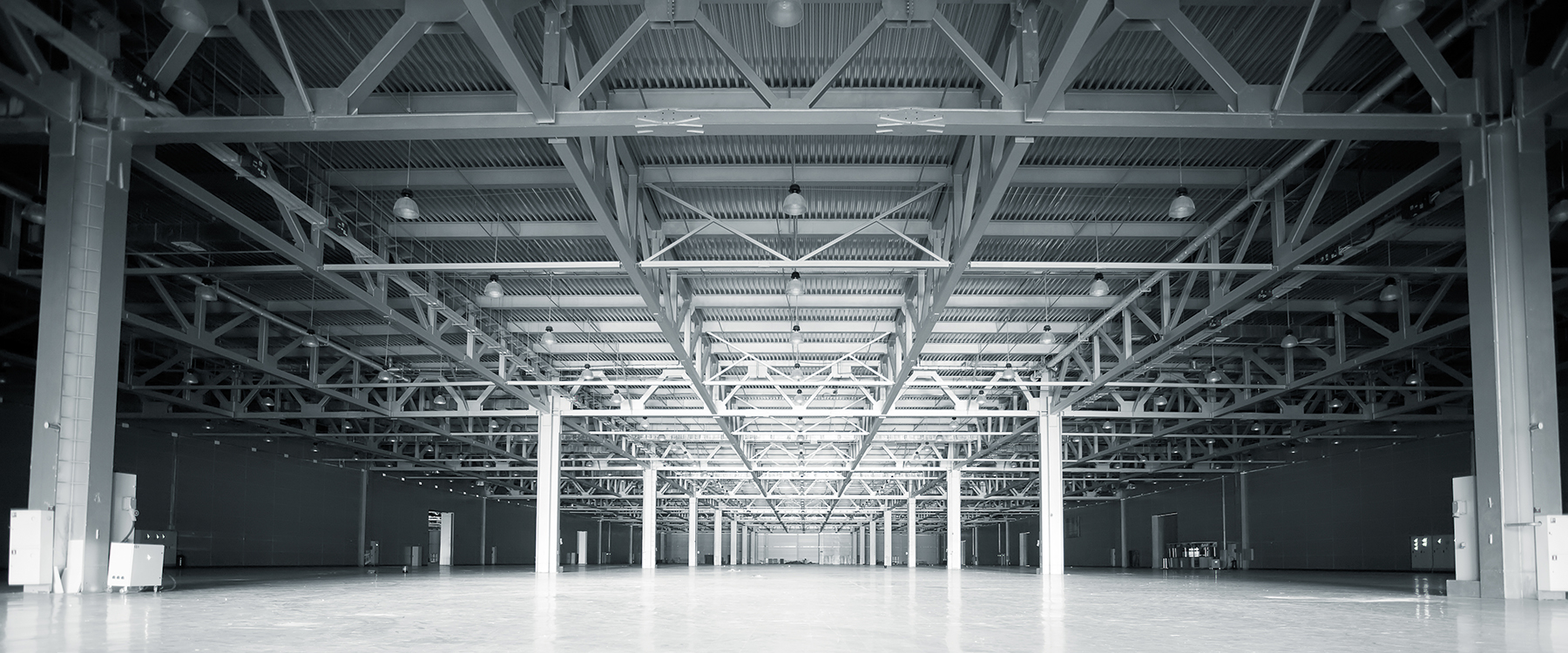 Empty industrial training room)