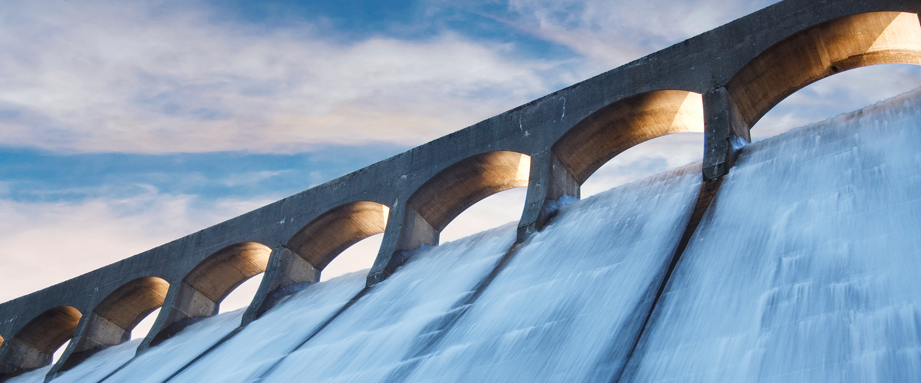 Water flowing through dam)